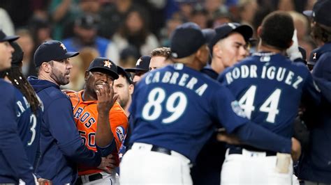 Astros boost wild card lead with contentious 8-3 win over Mariners behind Dubon’s 3-run homer